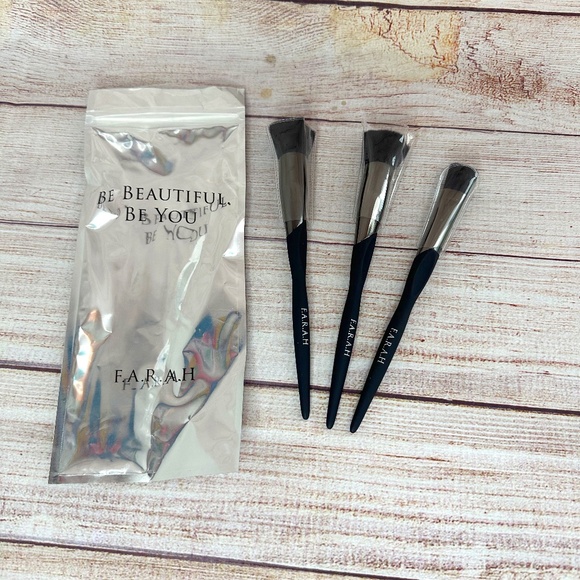 F.A.R.R.A.H Makeup Brush Set of 3 - New - Blush, foundation, Highlight, Powder - Picture 1 of 2